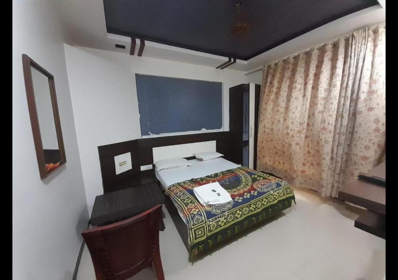 Hotel Sai Ganesh Lodging & Boarding By Wb Inn Titwala ภายนอก รูปภาพ