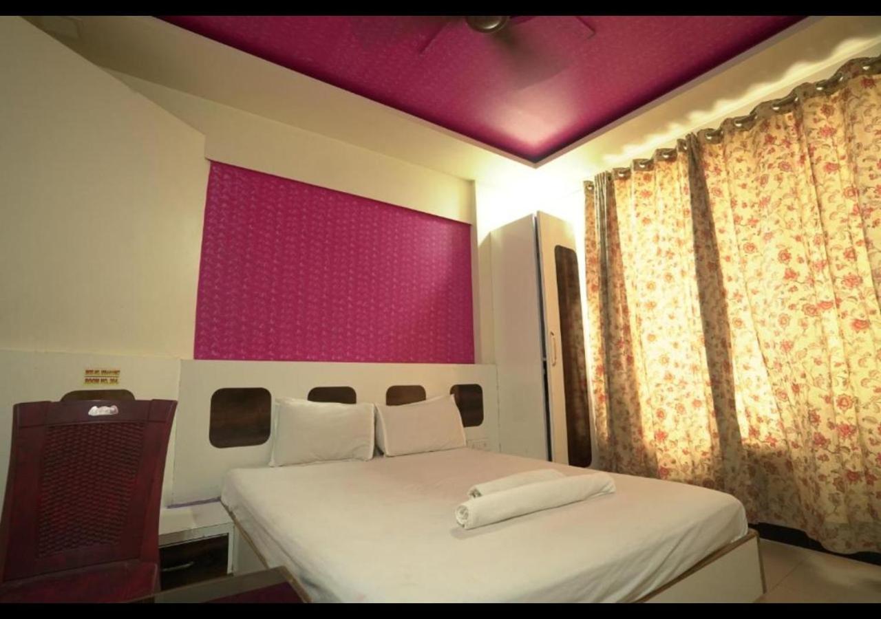 Hotel Sai Ganesh Lodging & Boarding By Wb Inn Titwala ภายนอก รูปภาพ