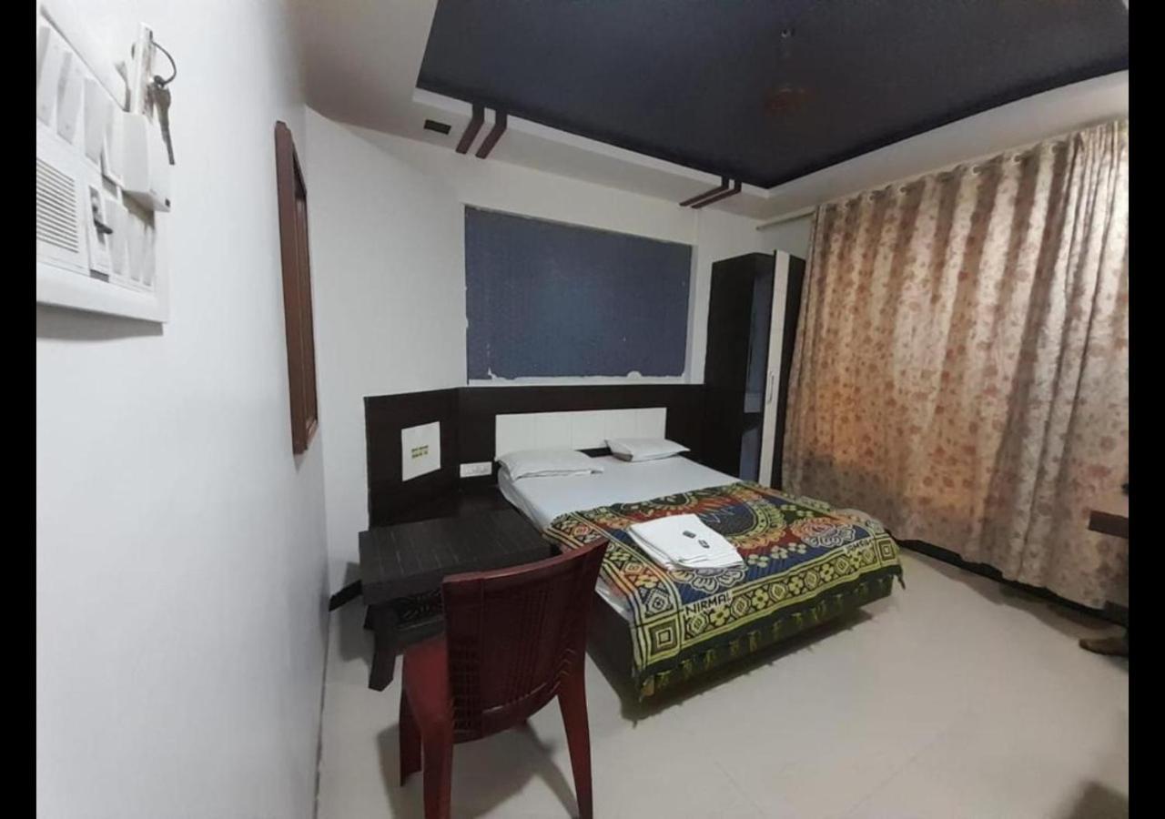 Hotel Sai Ganesh Lodging & Boarding By Wb Inn Titwala ภายนอก รูปภาพ
