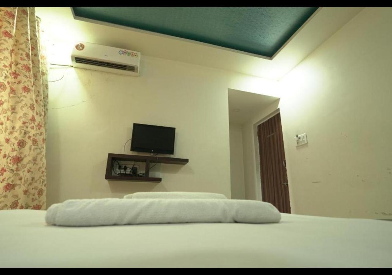 Hotel Sai Ganesh Lodging & Boarding By Wb Inn Titwala ภายนอก รูปภาพ